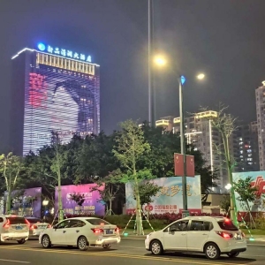 ��β��Ԯ�������t(y��)���(du��)ƽ���w��,�ص����l(xi��ng)��β